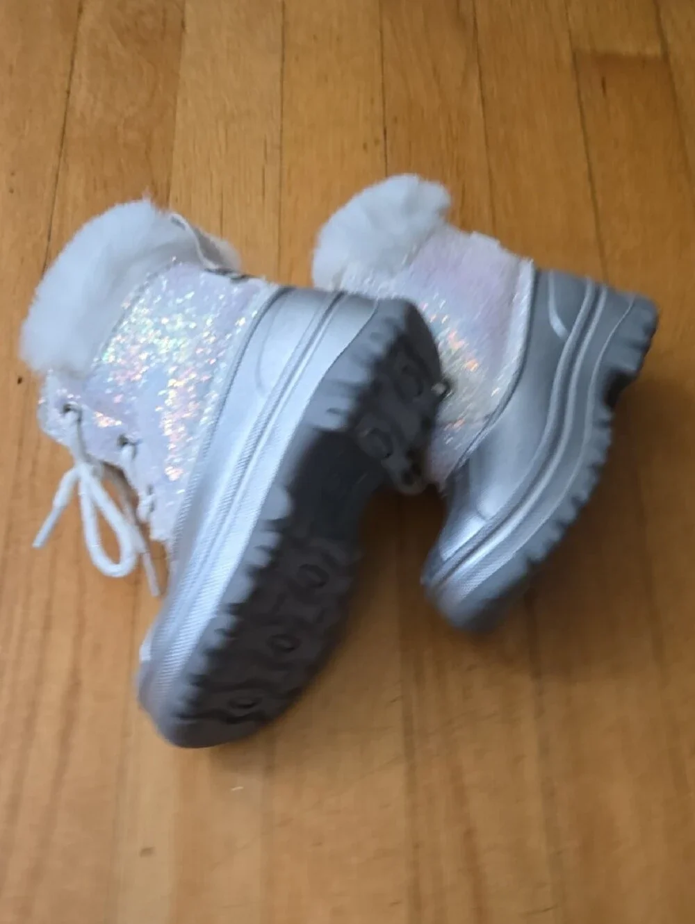 London Fog Girls' Silver Glitter Snow Boots with White Faux Fur